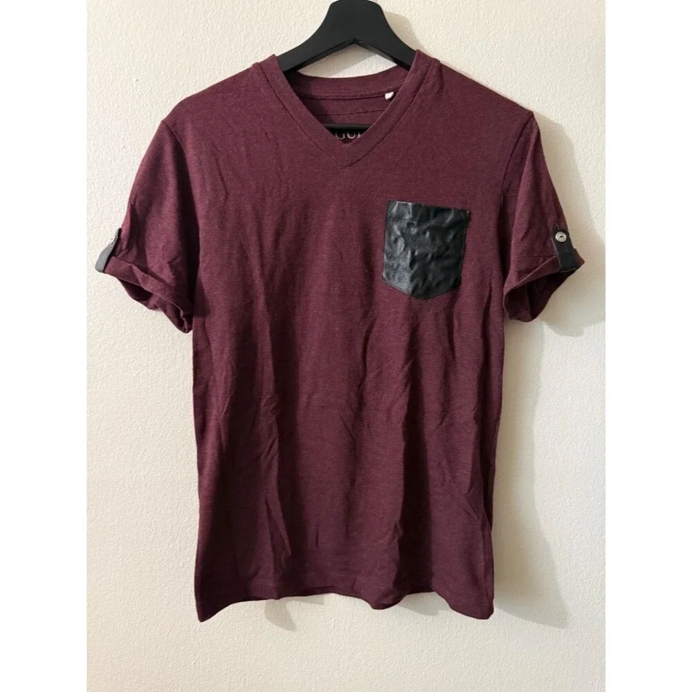 GUESS Men V-Neck T-Shirt Burgundy Faux Leather Pocket Size M Short Sleeve - Picture 2 of 4